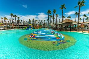 Bazén v ubytování ON City Resort All Inclusive Prime nebo v jeho okolí