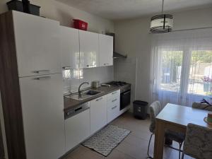 Kuchyňa alebo kuchynka v ubytovaní Vacation home Bruna