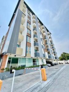 a large building with a parking lot in front of it at อีสต์วิลล์บางแสน36 in Ban Hua Khao Sammuk
