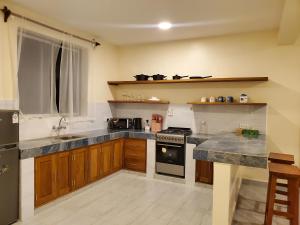 Kuchyň nebo kuchyňský kout v ubytování Casa Nampala 2bedrom units