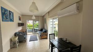 Χώρος καθιστικού στο Kemer Comfort Apartment 02