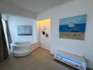Amelia Seaview Apartments & Studios的一间浴室