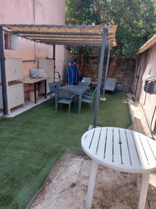 Gallery image of HAUT DE VILLA piscine 8 couchages in La Ciotat +18 photos