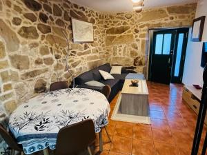 a living room with a couch and a table at Casa da Fonte in Combarro