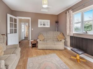 a living room with a couch and a chair at Primrose Cottage - Uk48563 