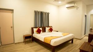 Postel nebo postele na pokoji v ubytování Hotel Sun Suites - A unit of SUN Group - Spacious Rooms - Brand New Building