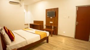 Postel nebo postele na pokoji v ubytování Hotel Sun Suites - A unit of SUN Group - Spacious Rooms - Brand New Building