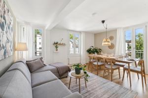 a living room with a couch and a table at Klara 1022 - Olma, Spital, Uni St- Gallen in St. Gallen