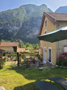 a house with a view of a mountain at Maison au calme avec vue sur montagne in Ornolac-Ussat-les-Bains