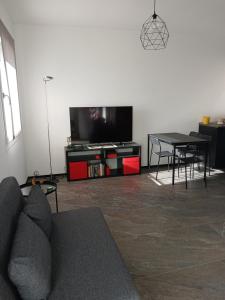 a living room with a couch and a table at Casa Anna - Paderno-H SanCarlo-Rho Fiera-Niguarda in Paderno Dugnano