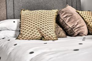 Ένα ή περισσότερα κρεβάτια σε δωμάτιο στο Mc Callstown House Apartment