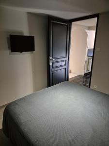 Postel nebo postele na pokoji v ubytování Logement indépendant au rdc d'une maison + 8 fotografií