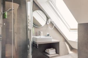 Bilik mandi di Boutique Hotel Zach