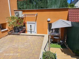 Budova, kde se apartmán nachází + 7 fotografií