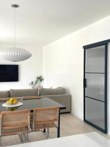 Μια τηλεόραση ή/και κέντρο ψυχαγωγίας στο Apartment Maestral, Pucisca ,Island Brac +22 φωτογραφίες