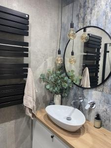 Ένα μπάνιο στο Apartament na Manhattanie