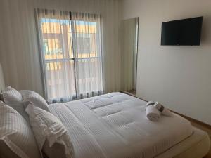Imagen de la galería de Luxury apartment with pool & garden views, en Marrakech 16 fotos más