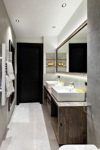 A bathroom at Das luxuriöse alpine Apartment in der Residenz Silvretta - Inklusive Silvretta Card Premium