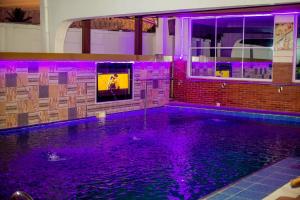 Πισίνα στο ή κοντά στο Forever Hotel and Suites