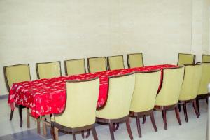 Χώρος καθιστικού στο Forever Hotel and Suites