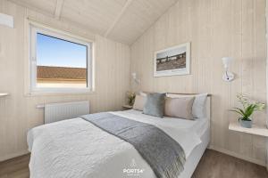 a bedroom with a large bed and a window at Ferienhaus Platzhirsch - Sankt Andreasberg im Harz in Sankt Andreasberg