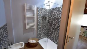 a bathroom with a shower with a toilet and a sink at Il Giardino di Berbech Città Alta in Bergamo