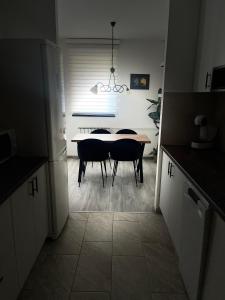 Kuchyň nebo kuchyňský kout v ubytování Apartman Darvin / Lux