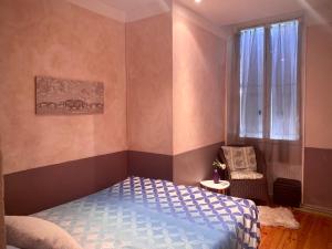 Posteľ alebo postele v izbe v ubytovaní Les Lauriers Duplex centre ville avec jardin