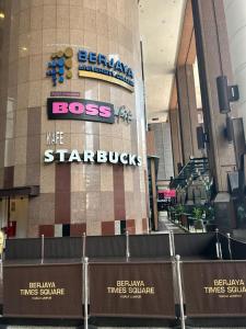 Vottorð, verðlaun, skilti eða annað skjal til sýnis á Global suites at Berjaya time square KL