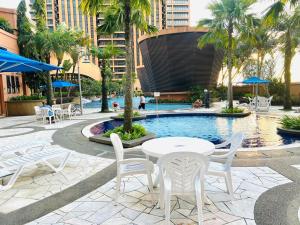 Sundlaugin á Global suites at Berjaya time square KL eða í nágrenninu