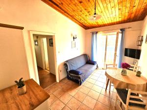 TV a/nebo společenská místnost v ubytování Apartments Carmen Vinisce