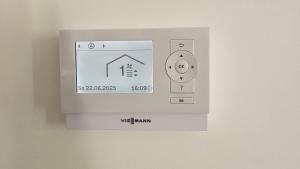 Φωτογραφία από το άλμπουμ του 2Zi Apartment in Schloss Neuhaus mit Ladestation für Elektroautos στο Πάντερμπορν