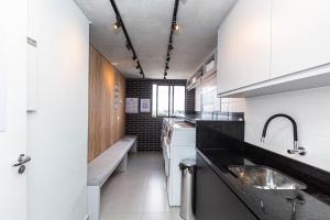 Kuchyň nebo kuchyňský kout v ubytování Apartamento Central próximo ao Shopping Estação, UTFPR e FAE + 18 fotografií