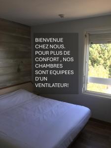Postel nebo postele na pokoji v ubytování Fast Hotel Colmar Houssen