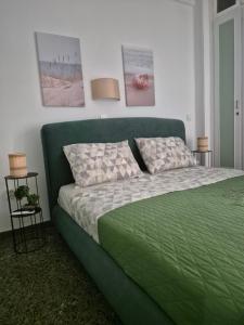 Postel nebo postele na pokoji v ubytování Captain's home loutraki