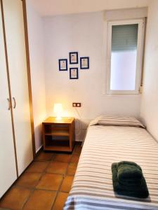 Posteľ alebo postele v izbe v ubytovaní Apartamentos Turisticos CAN CUNILL