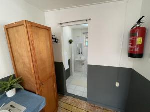 a bathroom with a red fire hydrant and a fire hydrant at Simple Studio at Studenthouse Casa Caia in Willemstad +2 photos