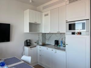 Kuchyň nebo kuchyňský kout v ubytování Apartament 108 Vista Mar Widok na Morze, Darłówko