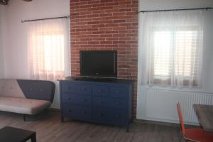 TV a/nebo společenská místnost v ubytování Malomkő Apartman