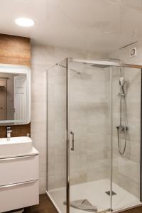 Koupelna v ubytování Apartamenty Malachit + 88 fotografií