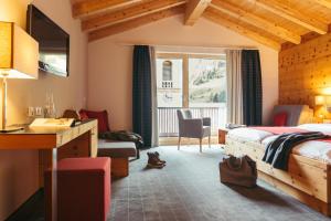 Ein Bett oder Betten in einem Zimmer der Unterkunft Hotel Kirchenwirt