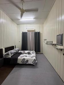 Una cama o camas en una habitación de WanKi Homestay