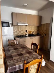Η κουζίνα ή μικρή κουζίνα στο Casa Veverita