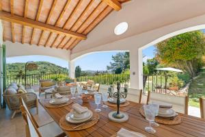 an image of a dining room with a table and chairs at Domaine Ousta Baio in Grasse