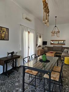 Gallery image of The Yellow House w/private garden and BBQ in Asprovalta +14 photos