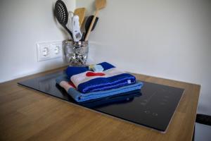 a pile of towels sitting on top of a table at Huize Breelzicht in Mirns