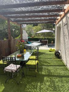 Κήπος έξω από το Villa d'architecte avec piscine privée, idéal pour une famille