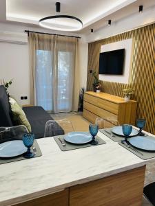 Телевизор и/или развлекательный центр в Avra House Nea Peramos