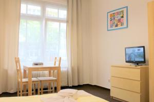 TV a/nebo společenská místnost v ubytování Pension Central Hostel Berlin