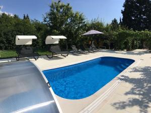 Πισίνα στο ή κοντά στο Kazinczy Villa